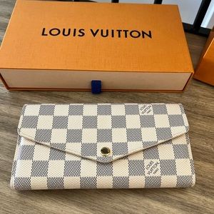 Authentic Louis Vuitton damier azur Sarah wallet excellent condition